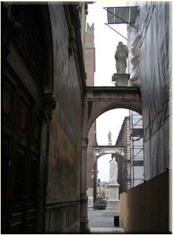 Passage zur Piazza dei Signori (Piazza Dante)